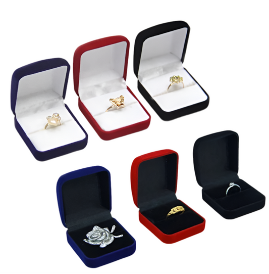 Luxury velvet ring box – elegant jewelry packaging for proposals, gifts, and anniversaries. Available in 6 colors, perfect for showcasing engagement rings and fine jewelry.