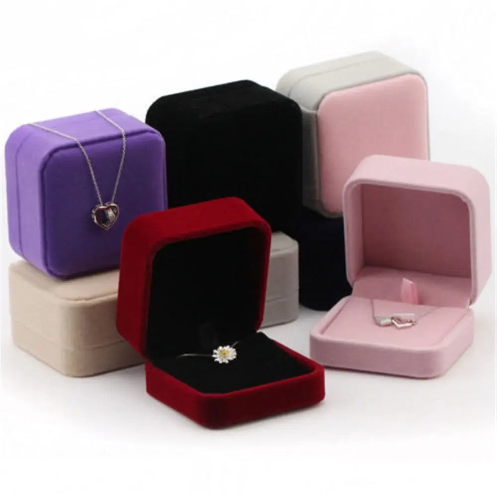 Luxury velvet ring box – elegant jewelry packaging for proposals, gifts, and anniversaries. Available in 6 colors, perfect for showcasing engagement rings and fine jewelry.